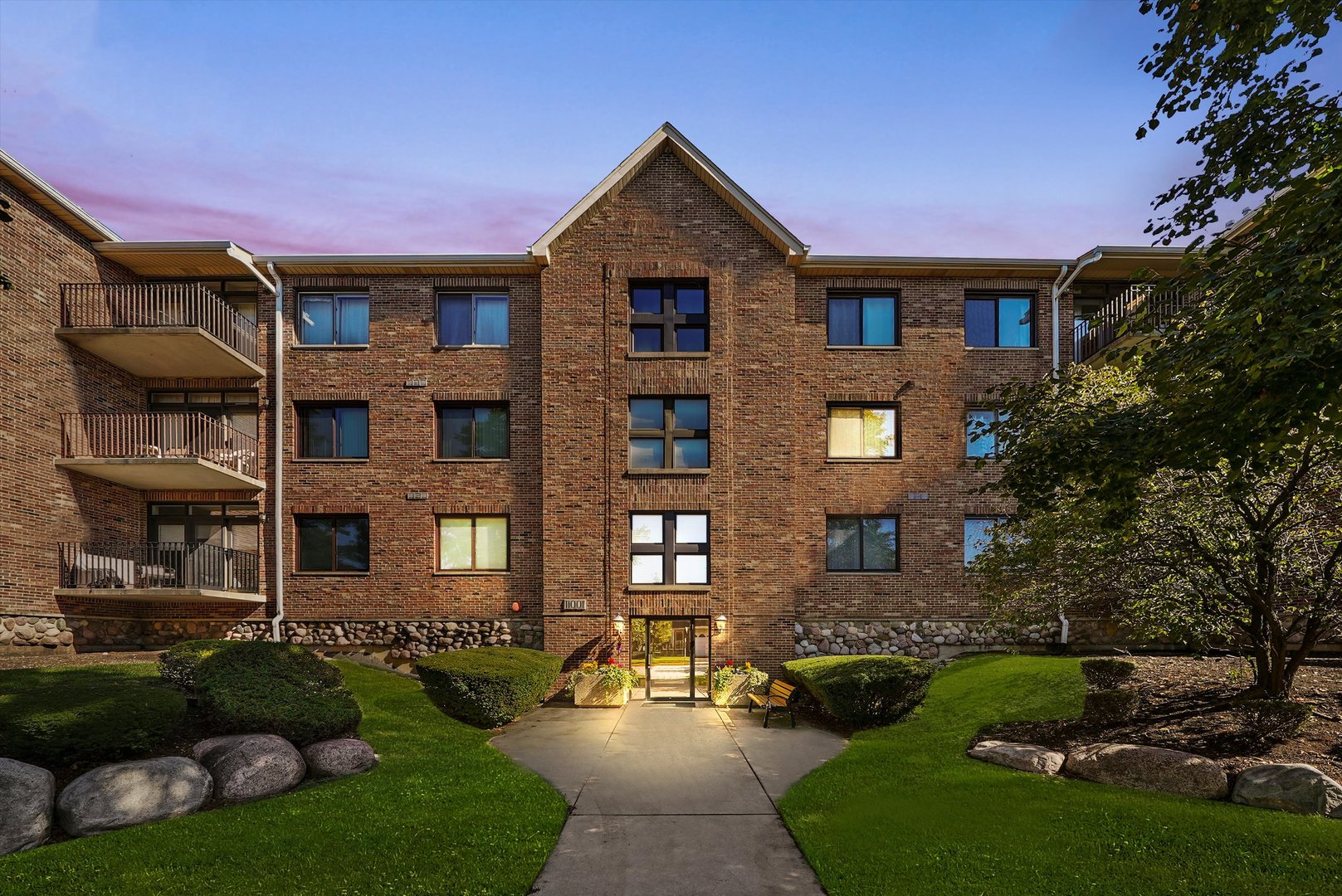 11001 Deblin Lane #203, Oak Lawn, IL 60453