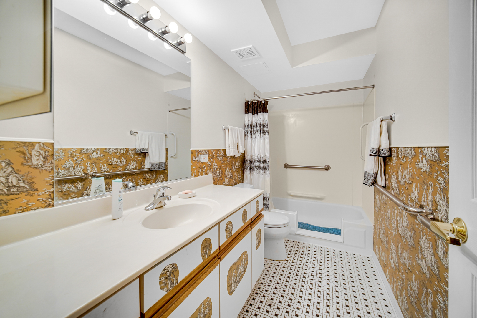 1220 DEPOT Street #409, Glenview, IL 60025