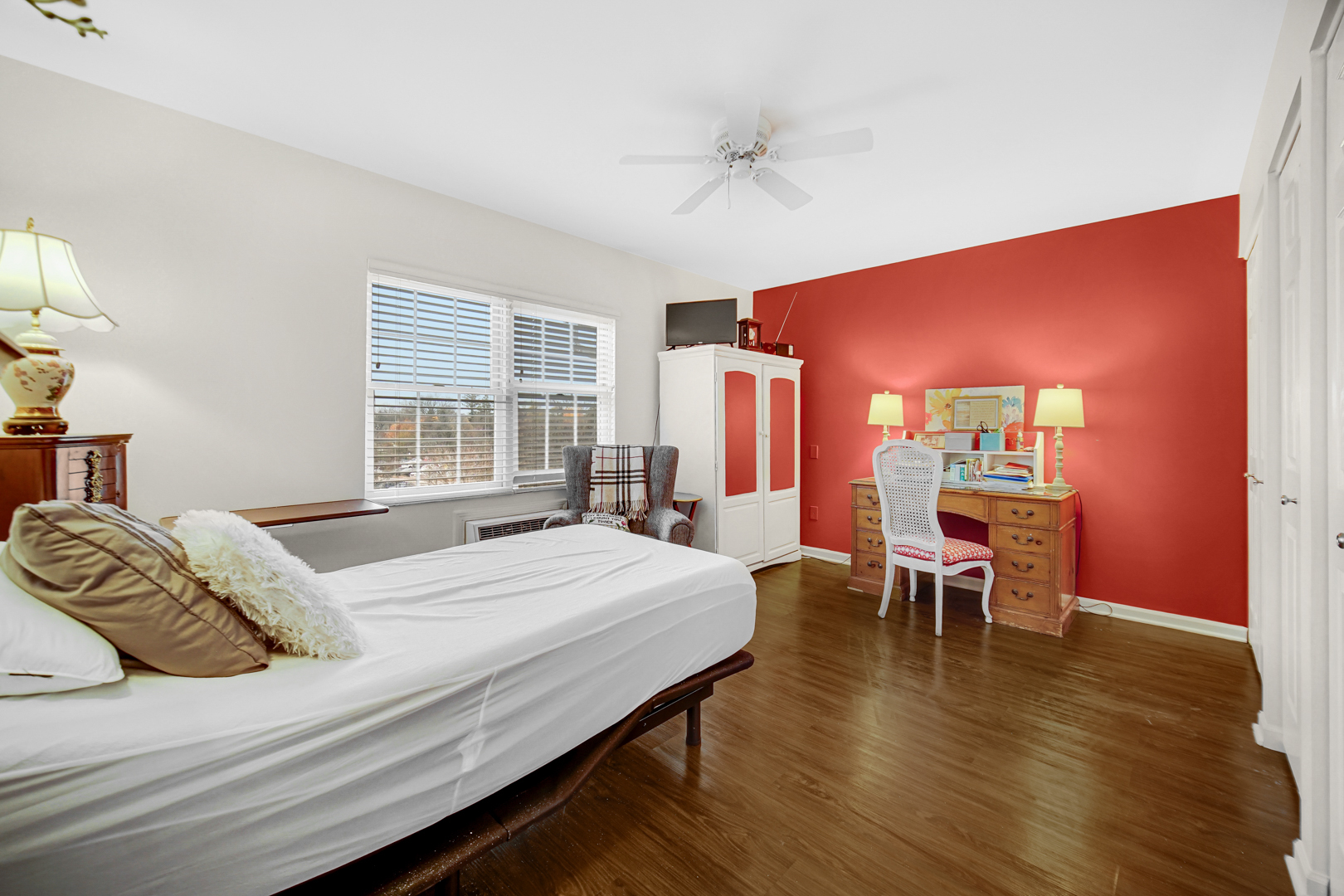 1220 DEPOT Street #409, Glenview, IL 60025