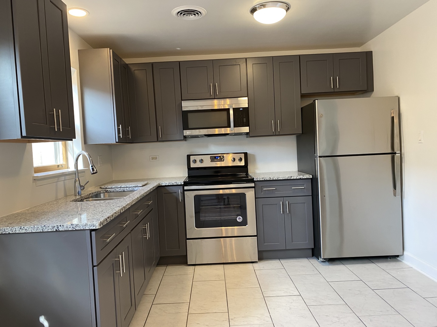 2259 S 17th Avenue #2F, North Riverside, IL 60546