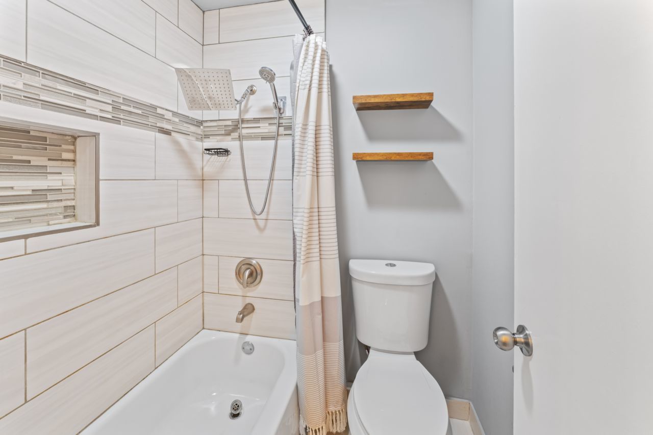 1609 Waxwing Court, Schaumburg, IL 60173