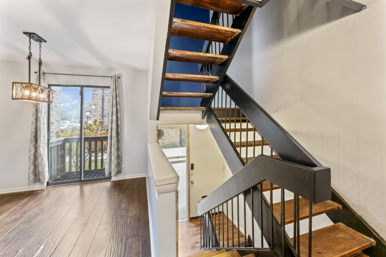 1609 Waxwing Court, Schaumburg, IL 60173