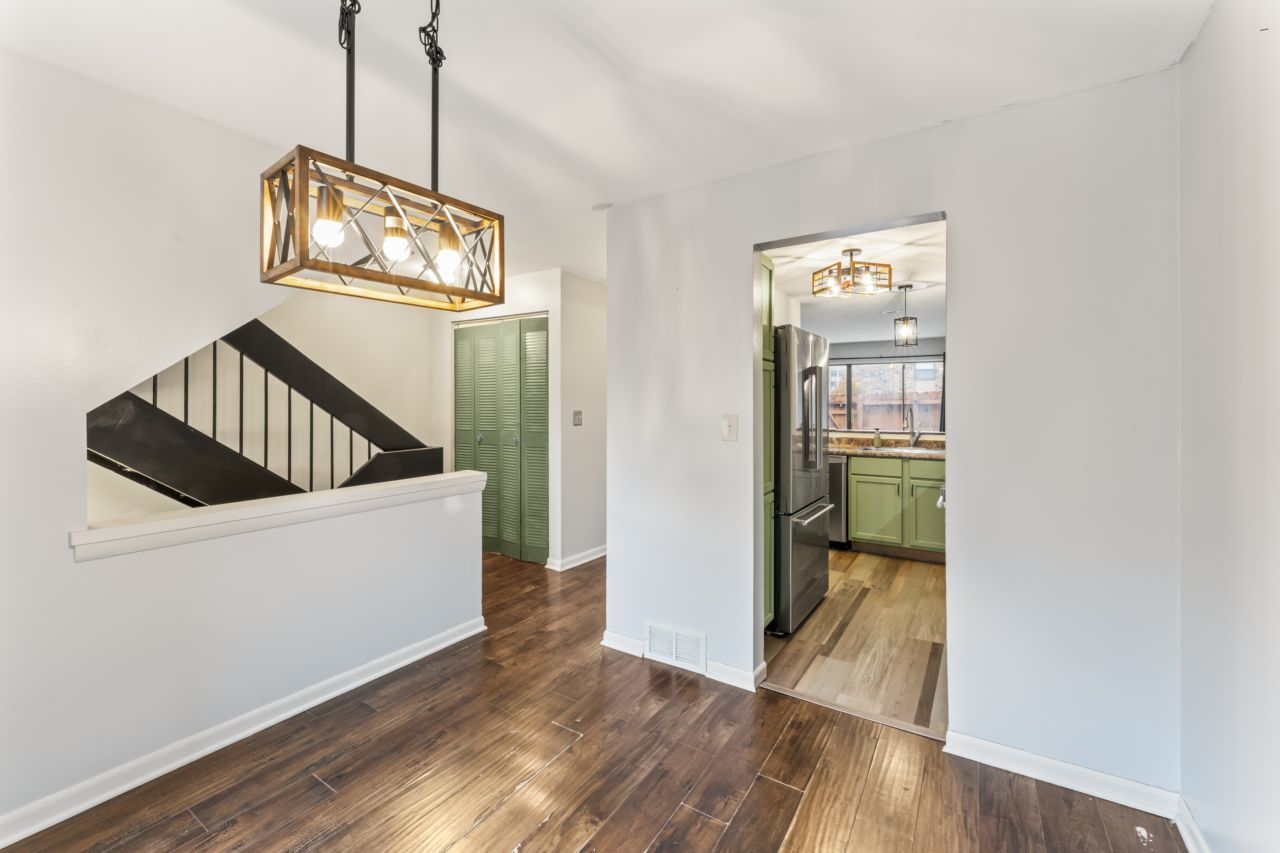 1609 Waxwing Court, Schaumburg, IL 60173