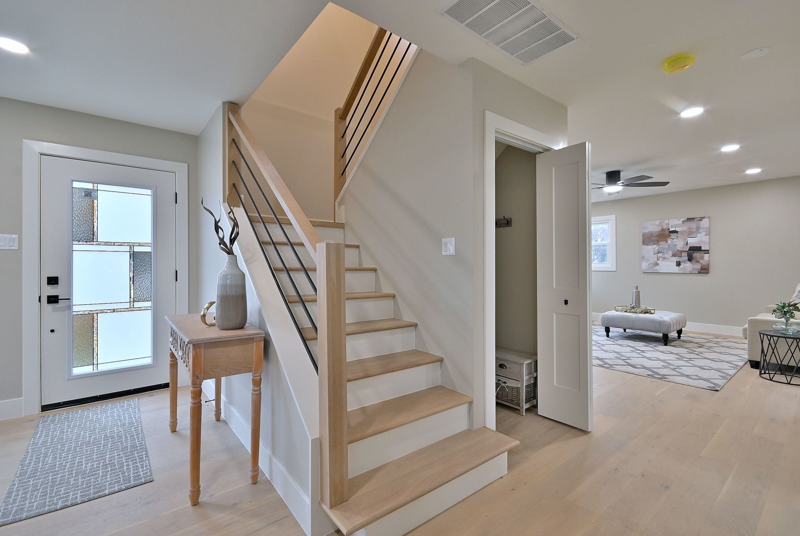 656 W Comstock Avenue, Elmhurst, IL 60126