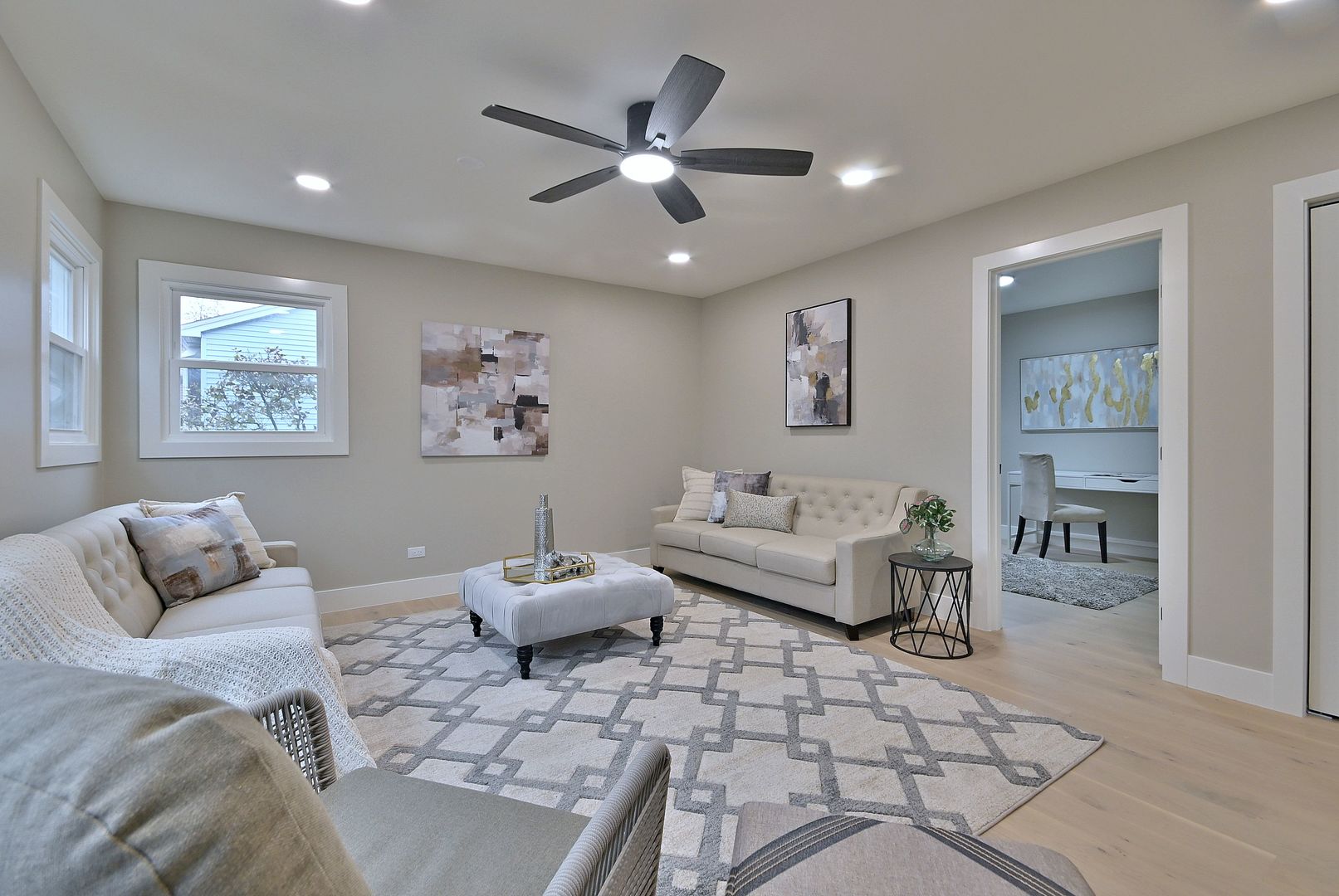 656 W Comstock Avenue, Elmhurst, IL 60126