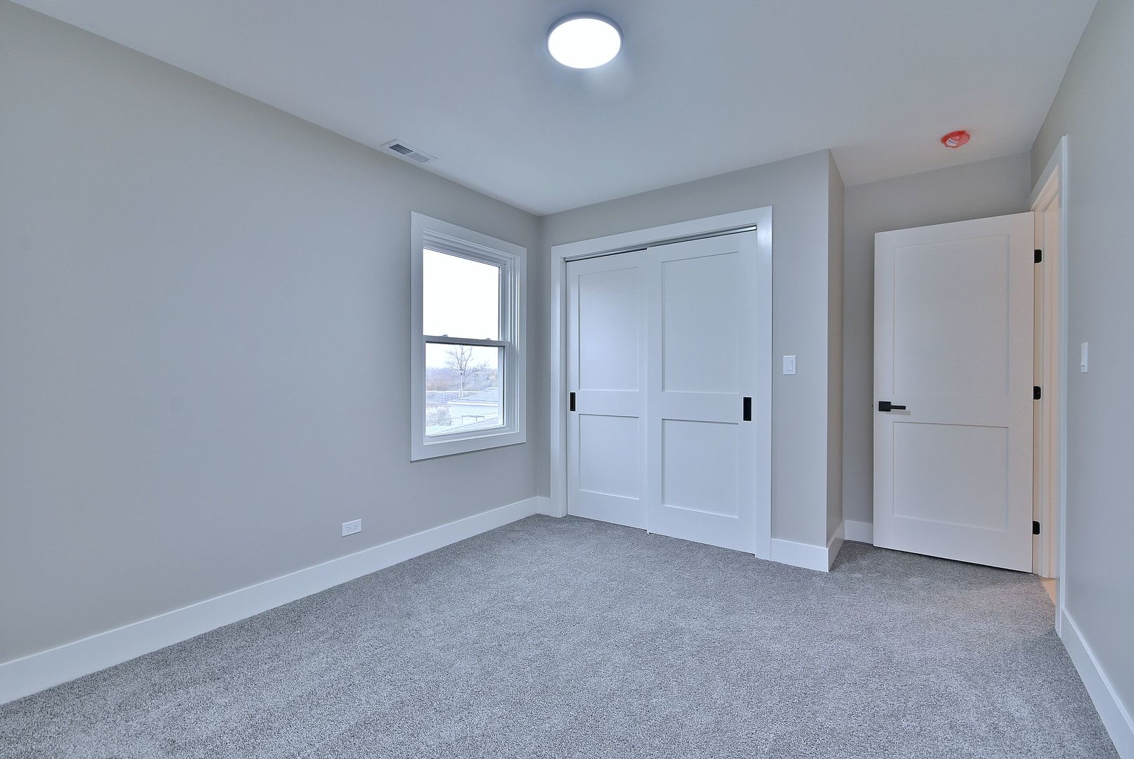 656 W Comstock Avenue, Elmhurst, IL 60126