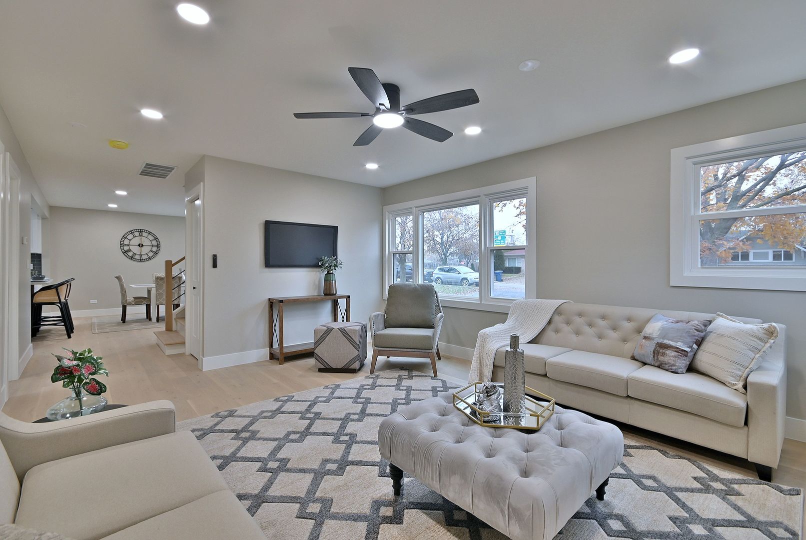 656 W Comstock Avenue, Elmhurst, IL 60126