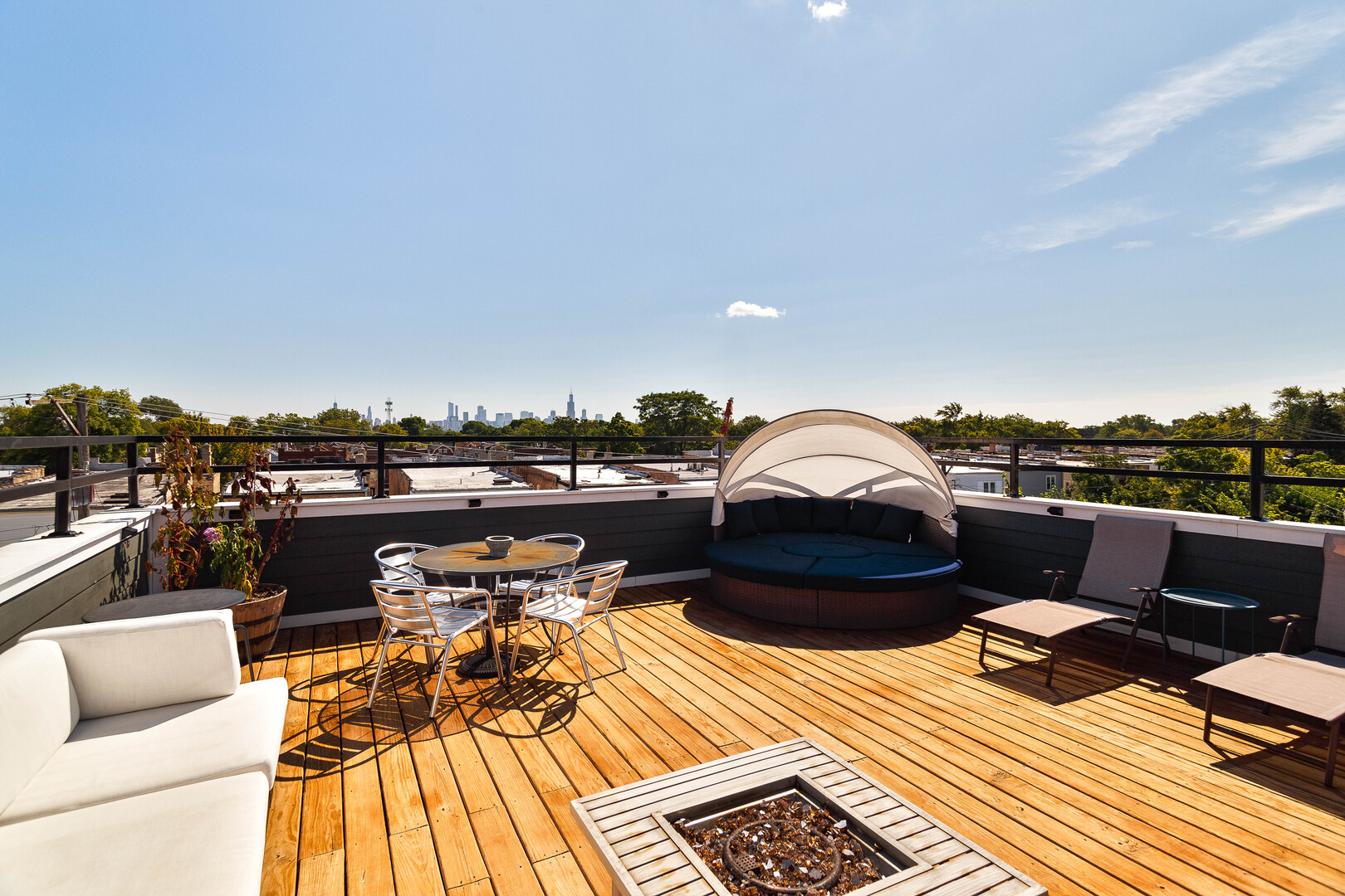 943 N Central Park Avenue, Chicago, IL 60651