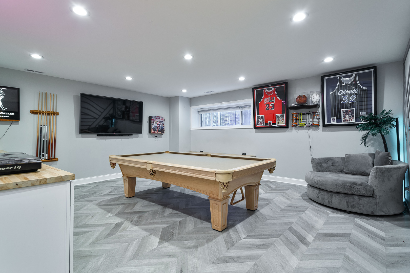 943 N Central Park Avenue, Chicago, IL 60651