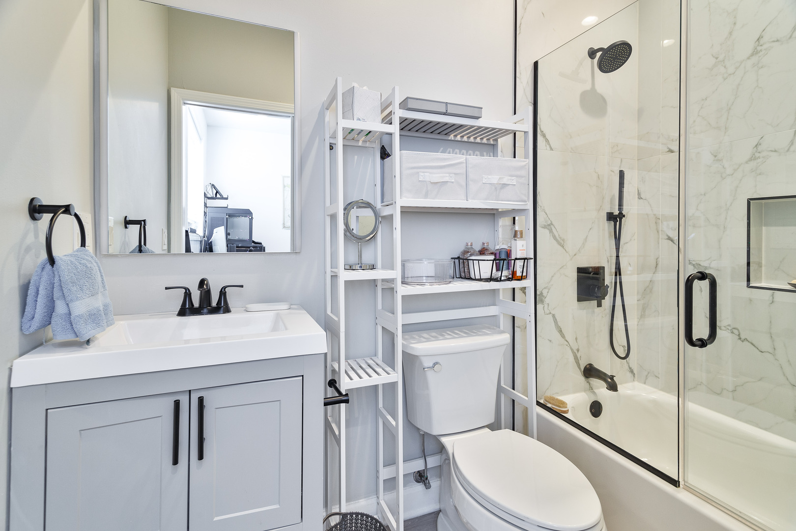 943 N Central Park Avenue, Chicago, IL 60651