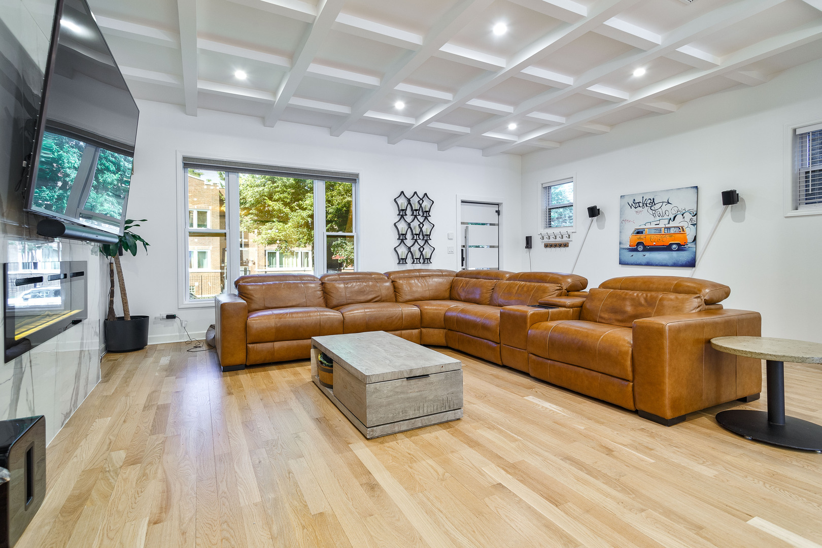 943 N Central Park Avenue, Chicago, IL 60651