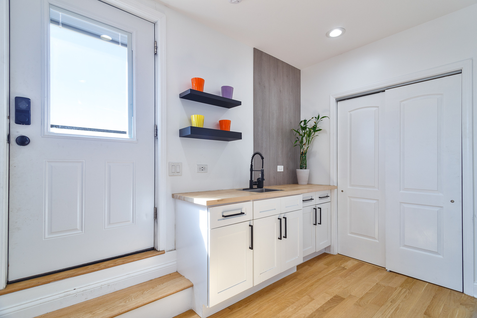 943 N Central Park Avenue, Chicago, IL 60651