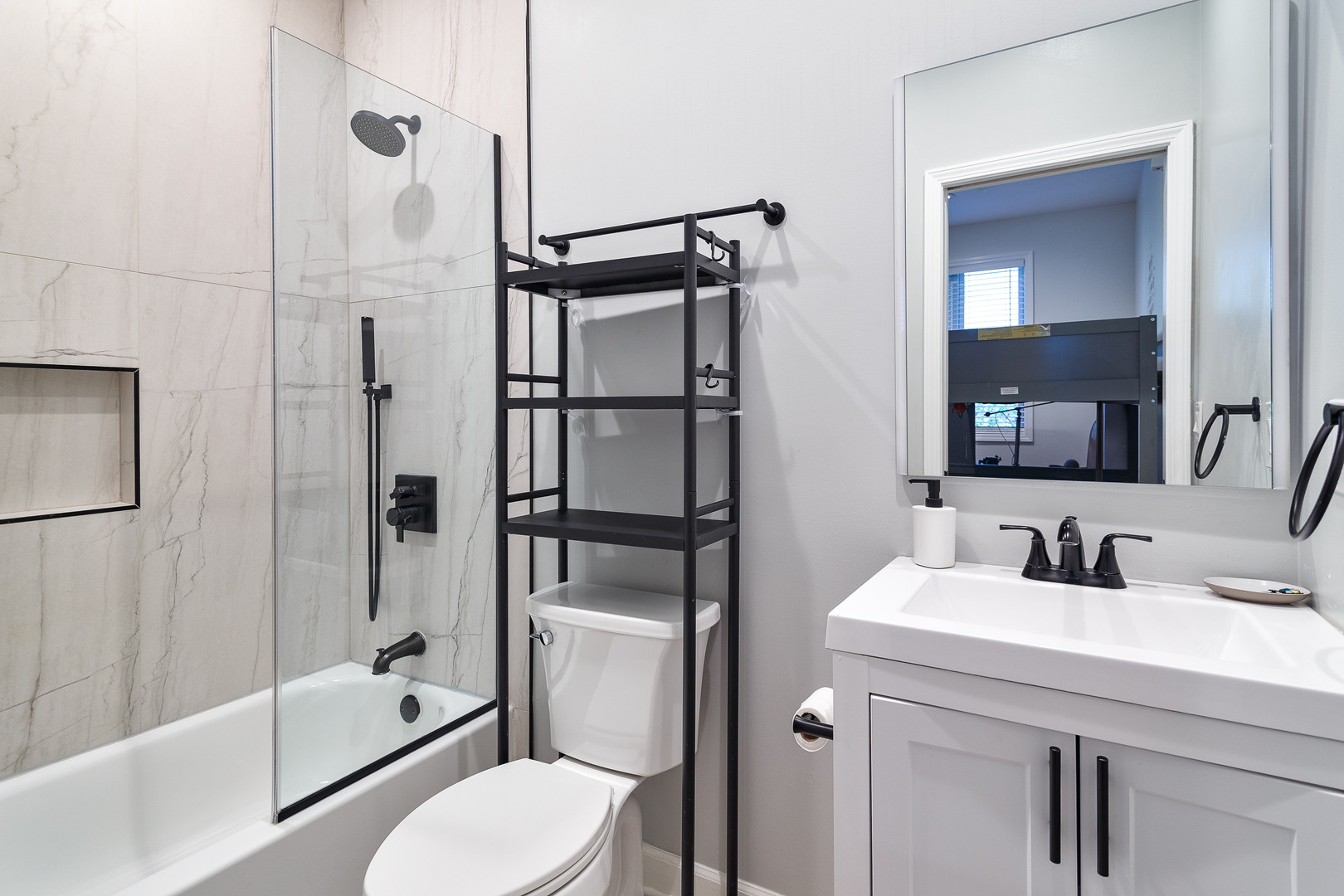 943 N Central Park Avenue, Chicago, IL 60651