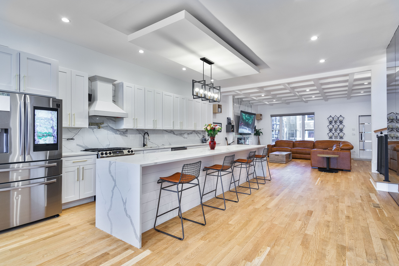 943 N Central Park Avenue, Chicago, IL 60651