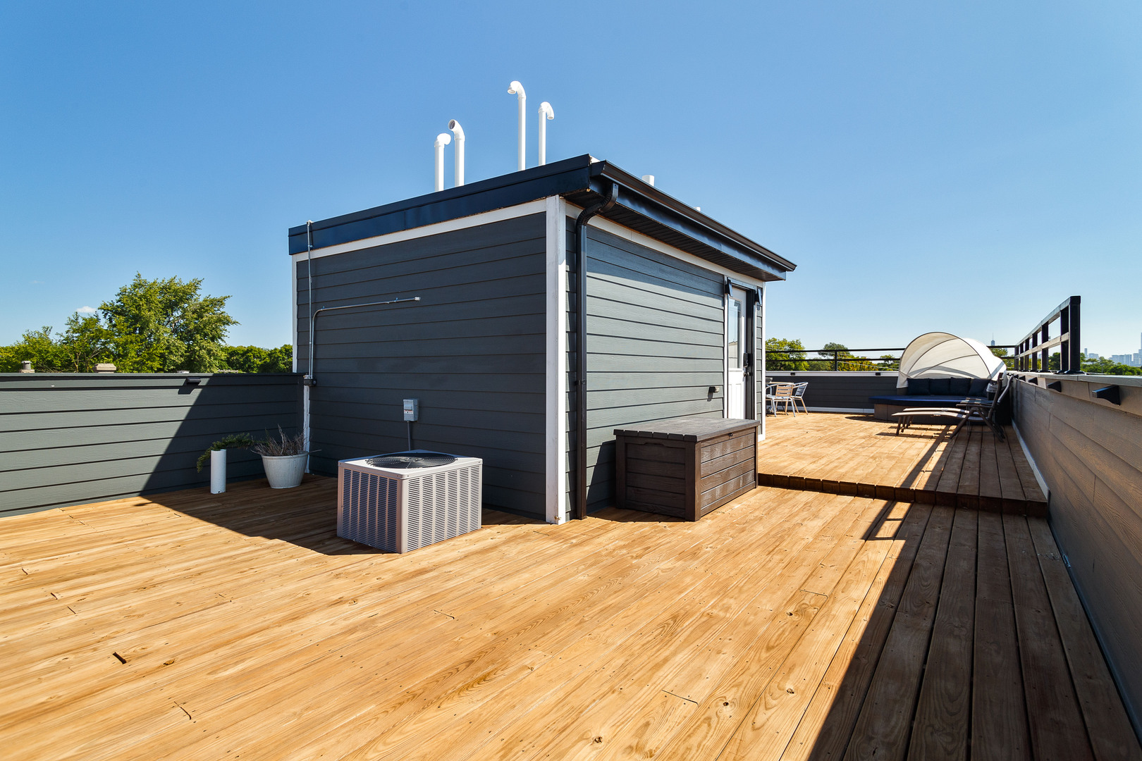 943 N Central Park Avenue, Chicago, IL 60651