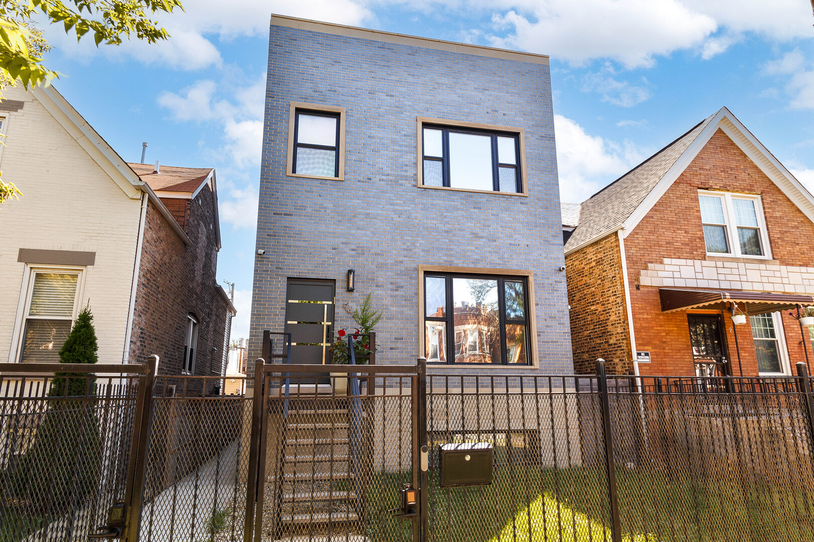 943 N Central Park Avenue, Chicago, IL 60651