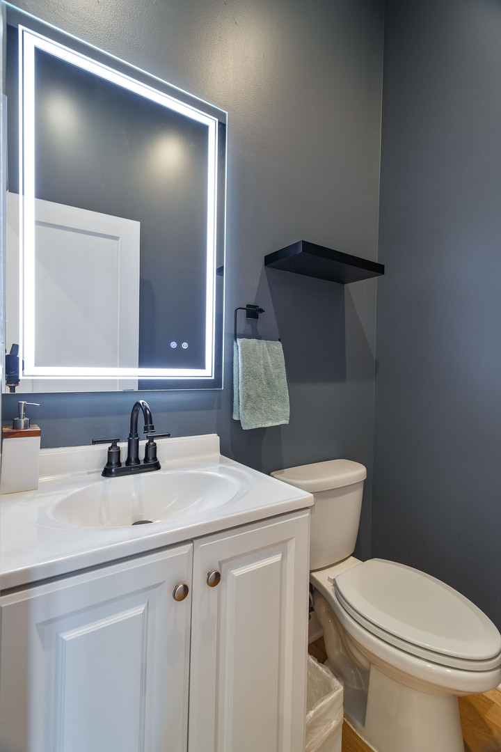 943 N Central Park Avenue, Chicago, IL 60651