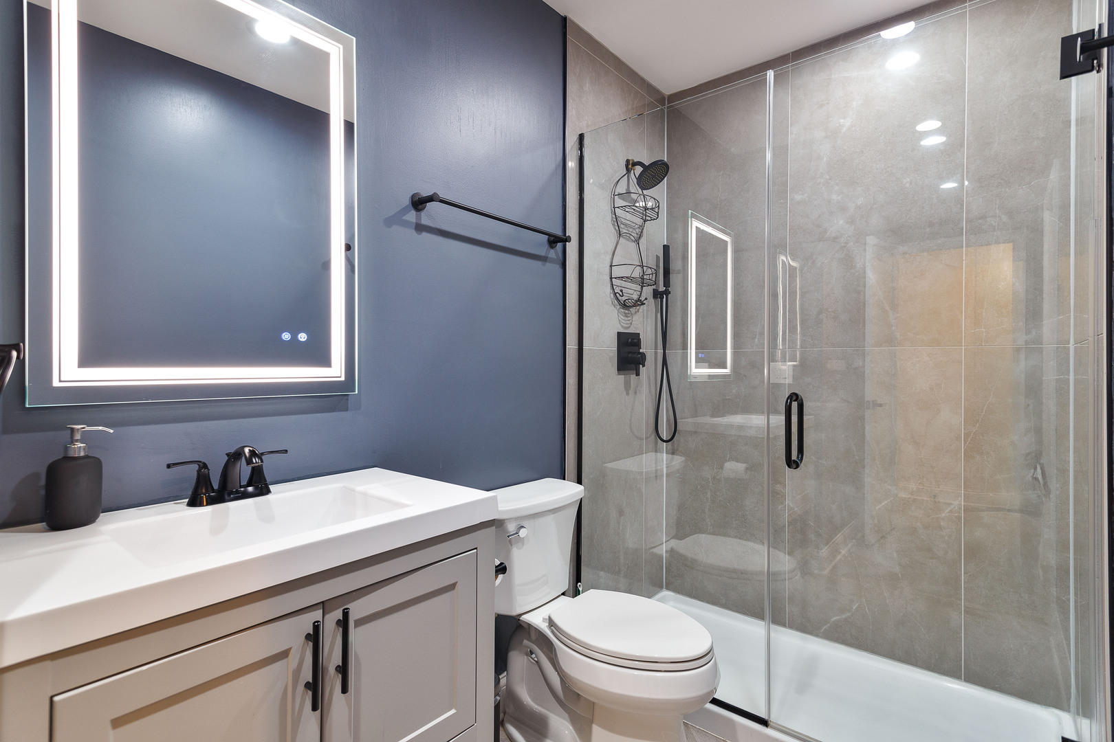 943 N Central Park Avenue, Chicago, IL 60651