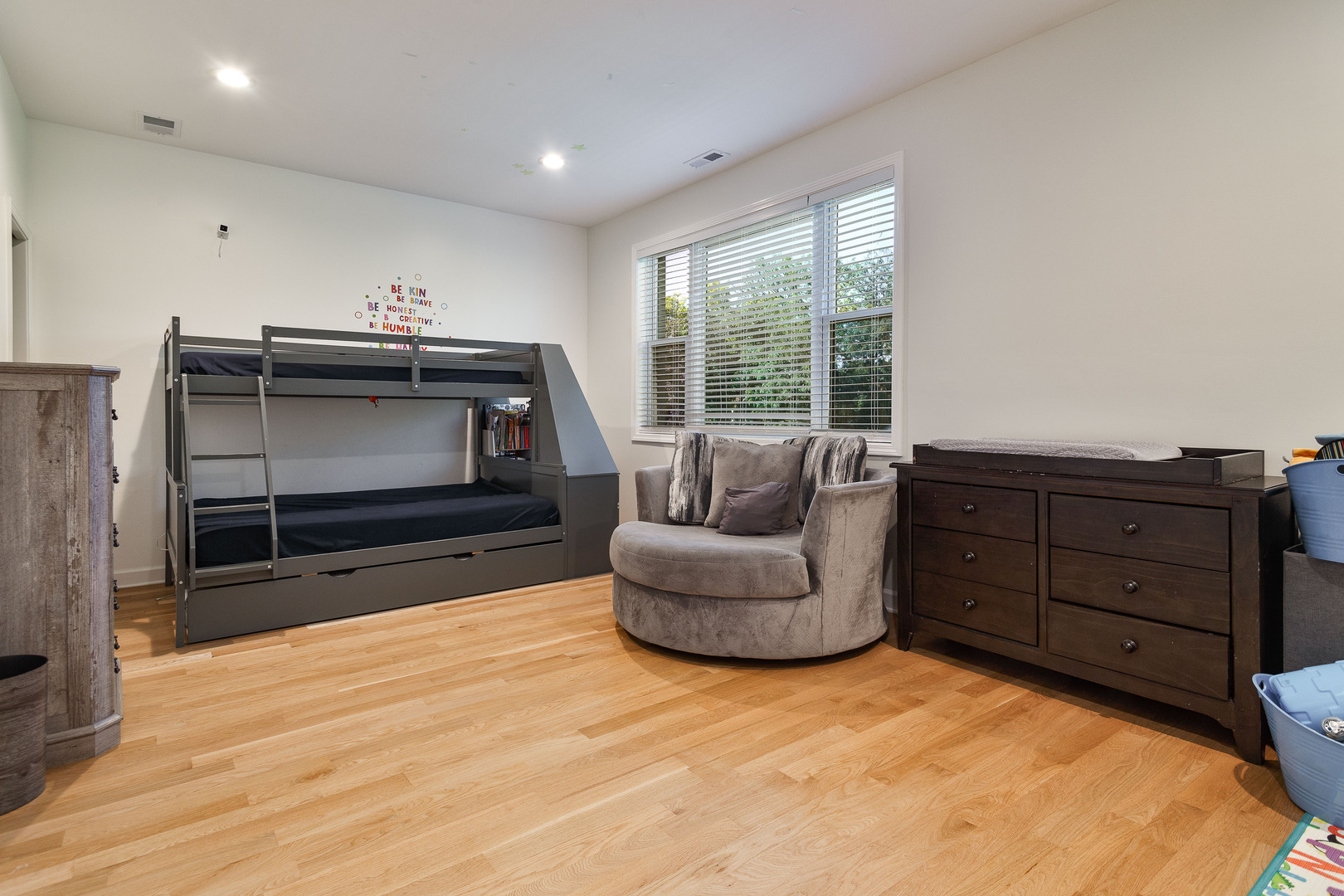 943 N Central Park Avenue, Chicago, IL 60651