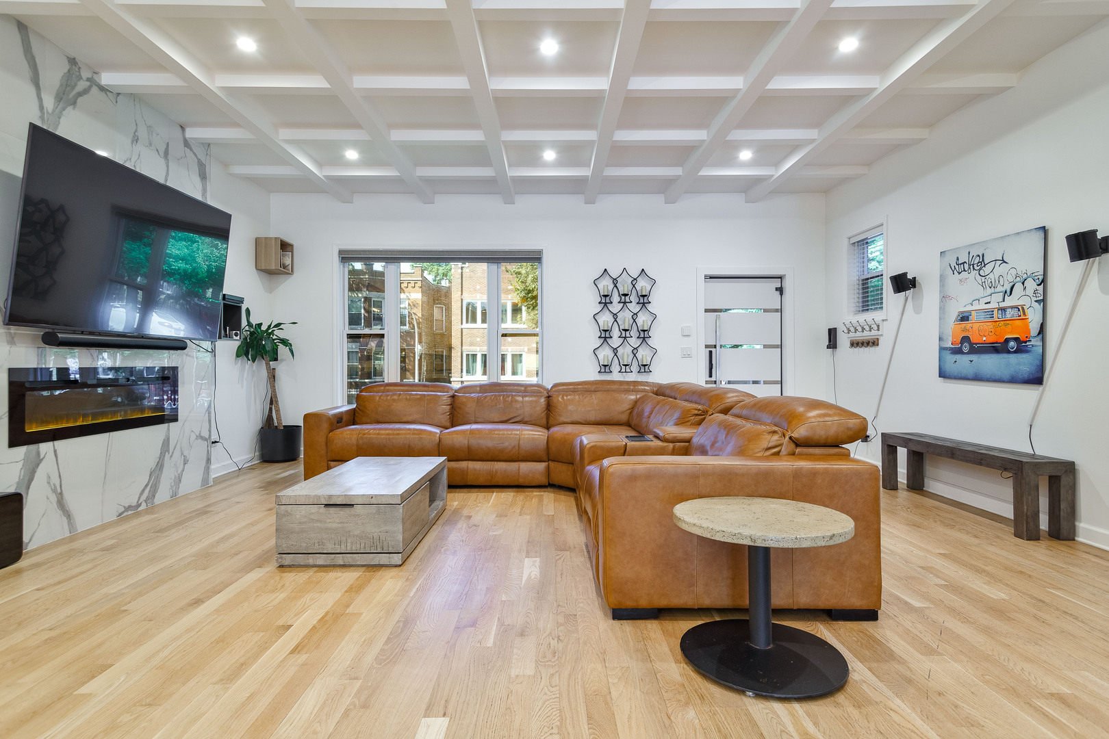 943 N Central Park Avenue, Chicago, IL 60651