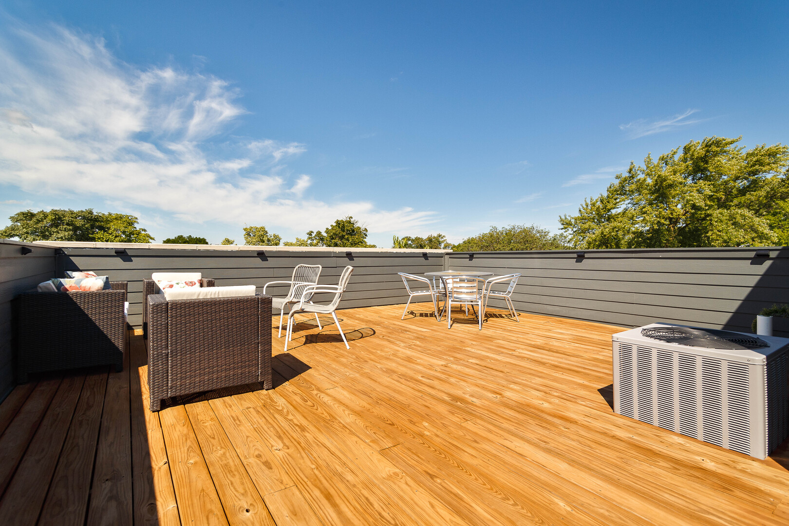 943 N Central Park Avenue, Chicago, IL 60651