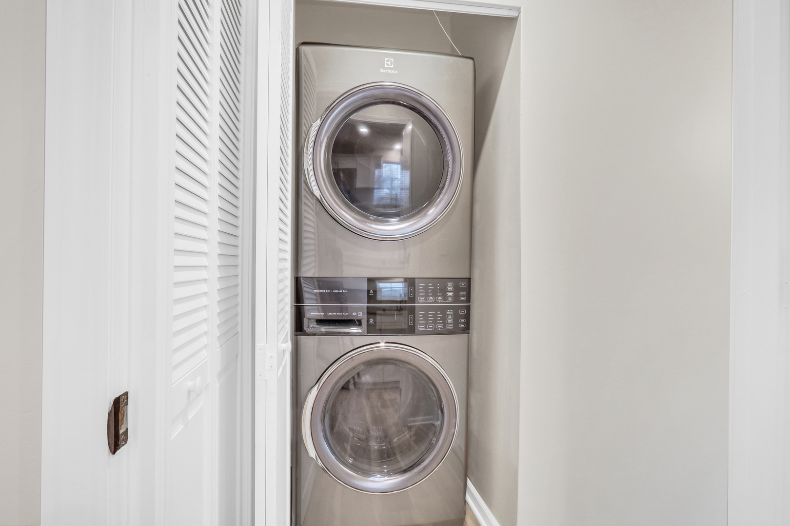 24791 W Rollins Road, Round Lake, IL 60073