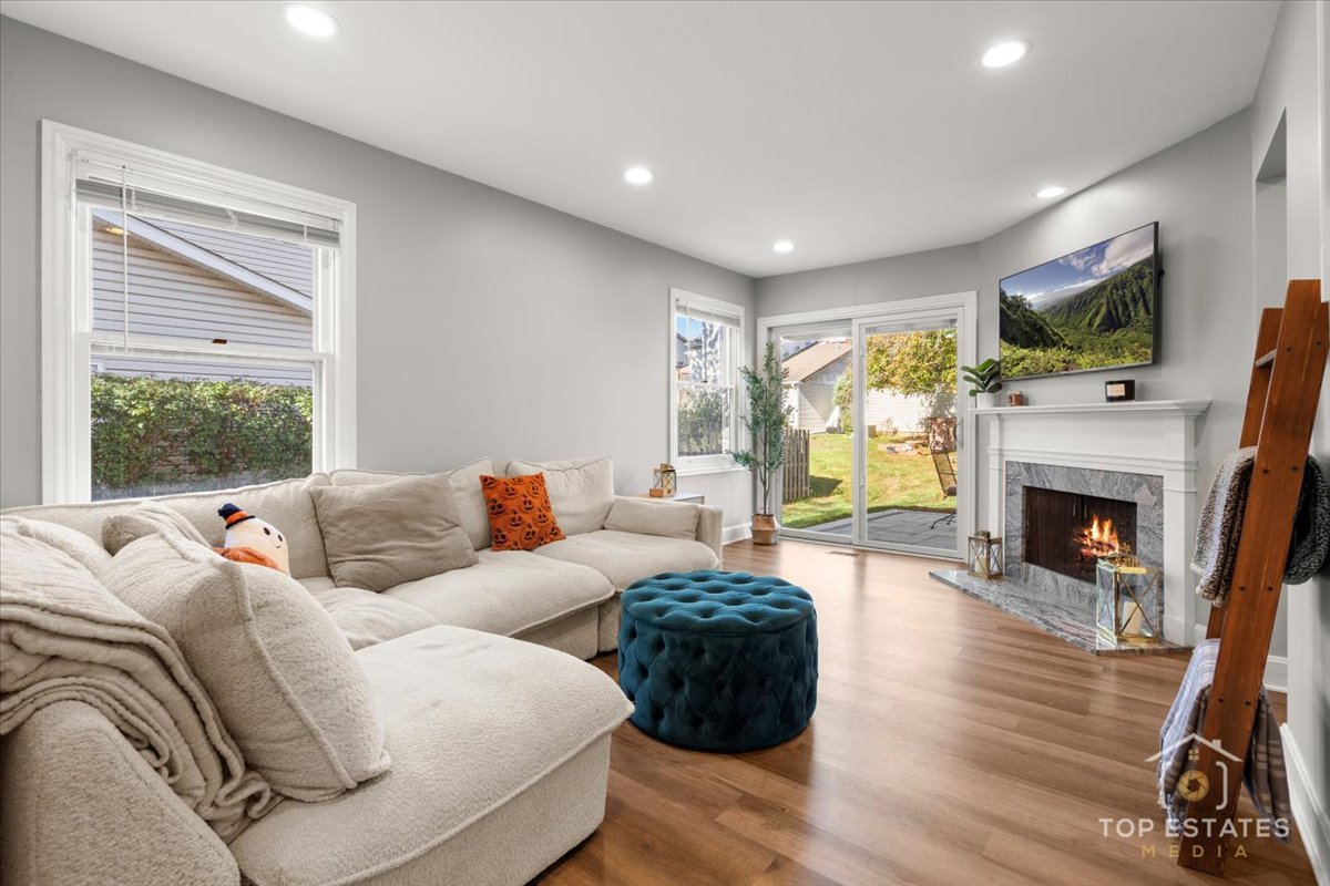 251 Signature Drive, Bloomingdale, IL 60108