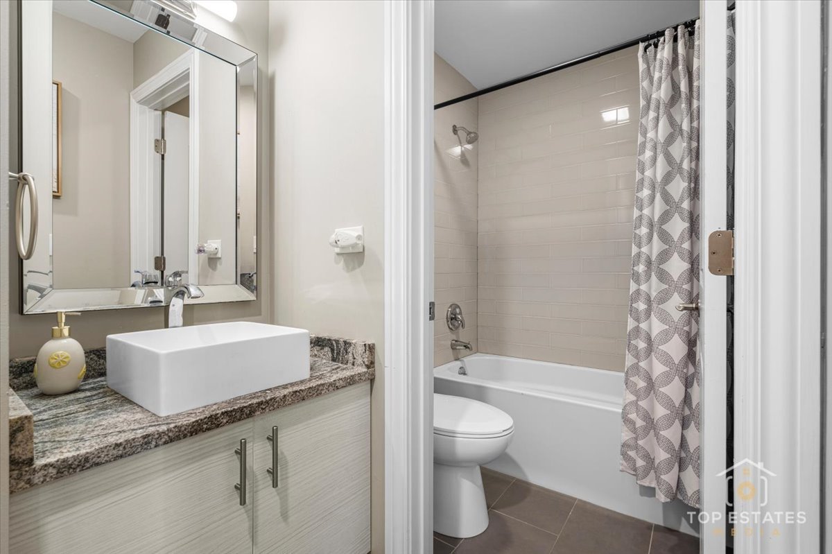 251 Signature Drive, Bloomingdale, IL 60108