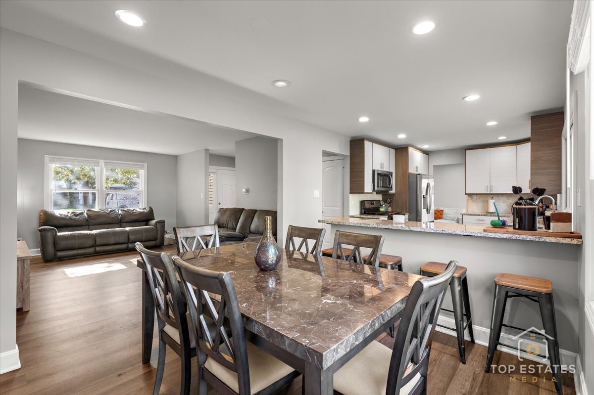 251 Signature Drive, Bloomingdale, IL 60108