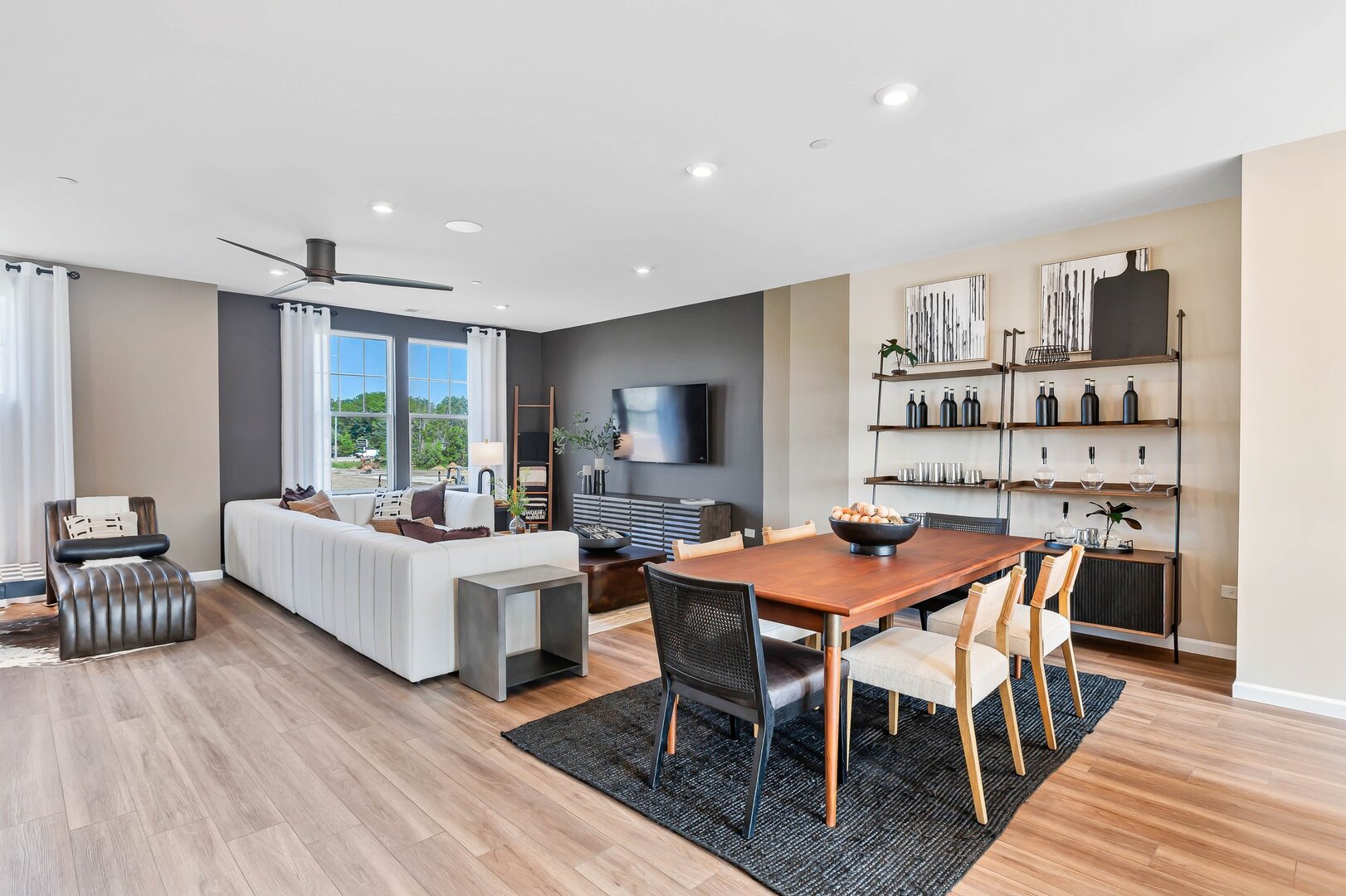 251 Mary Drive #14663, Schaumburg, IL 60193