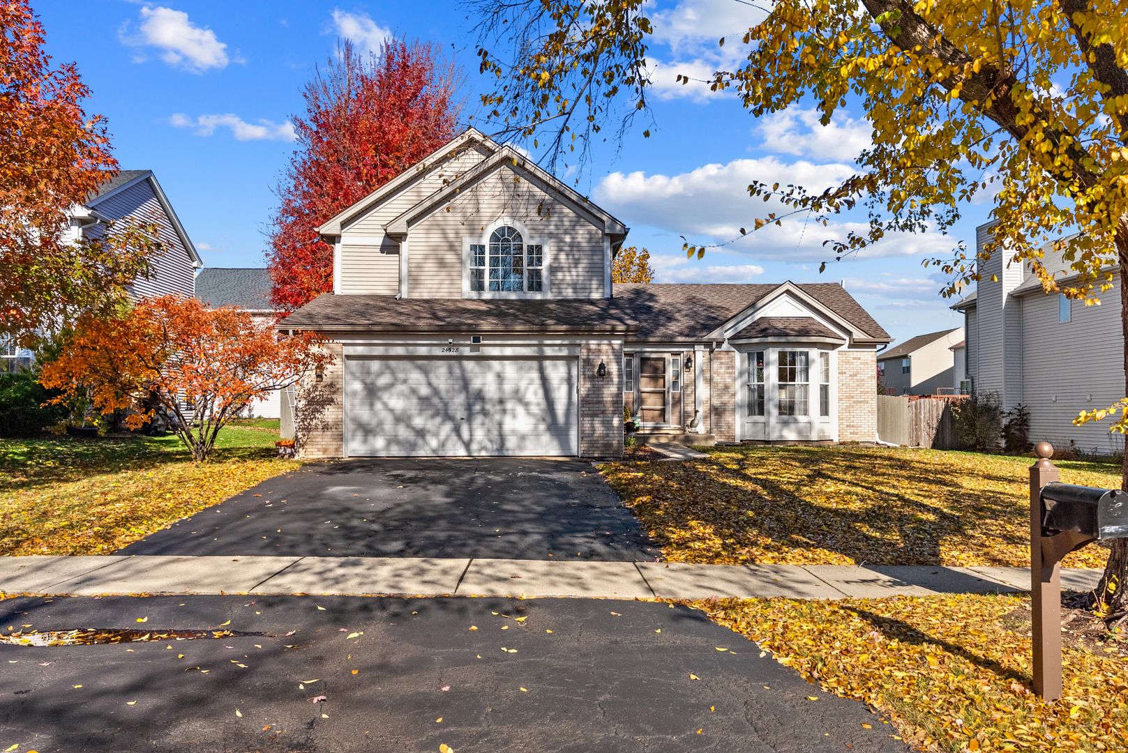 24328 Whispering Trails Drive, Plainfield, IL 60585