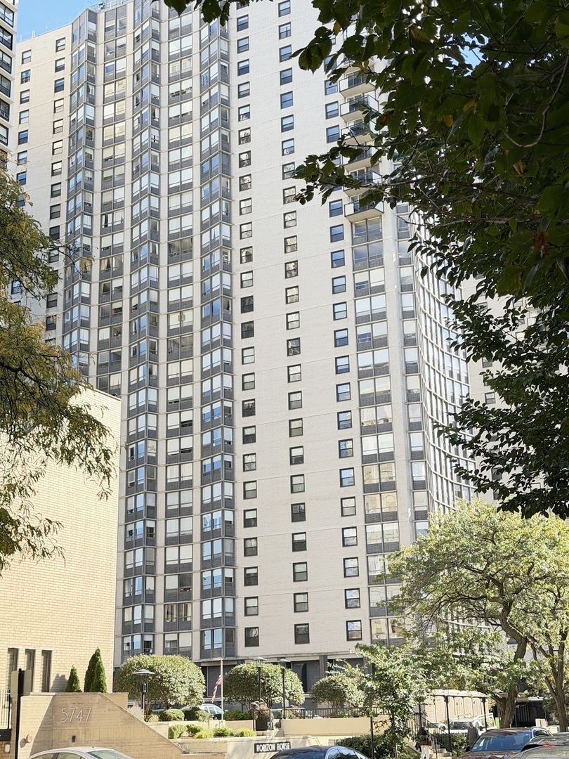 5701 N Sheridan Road #CO3, Chicago, IL 60640