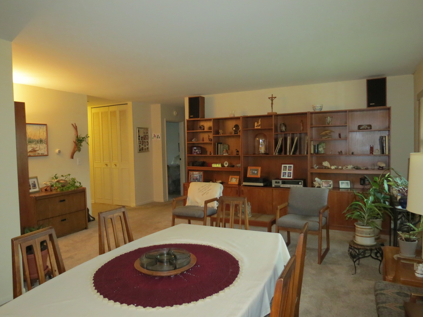 6829 Roberts Drive, Woodridge, IL 60517