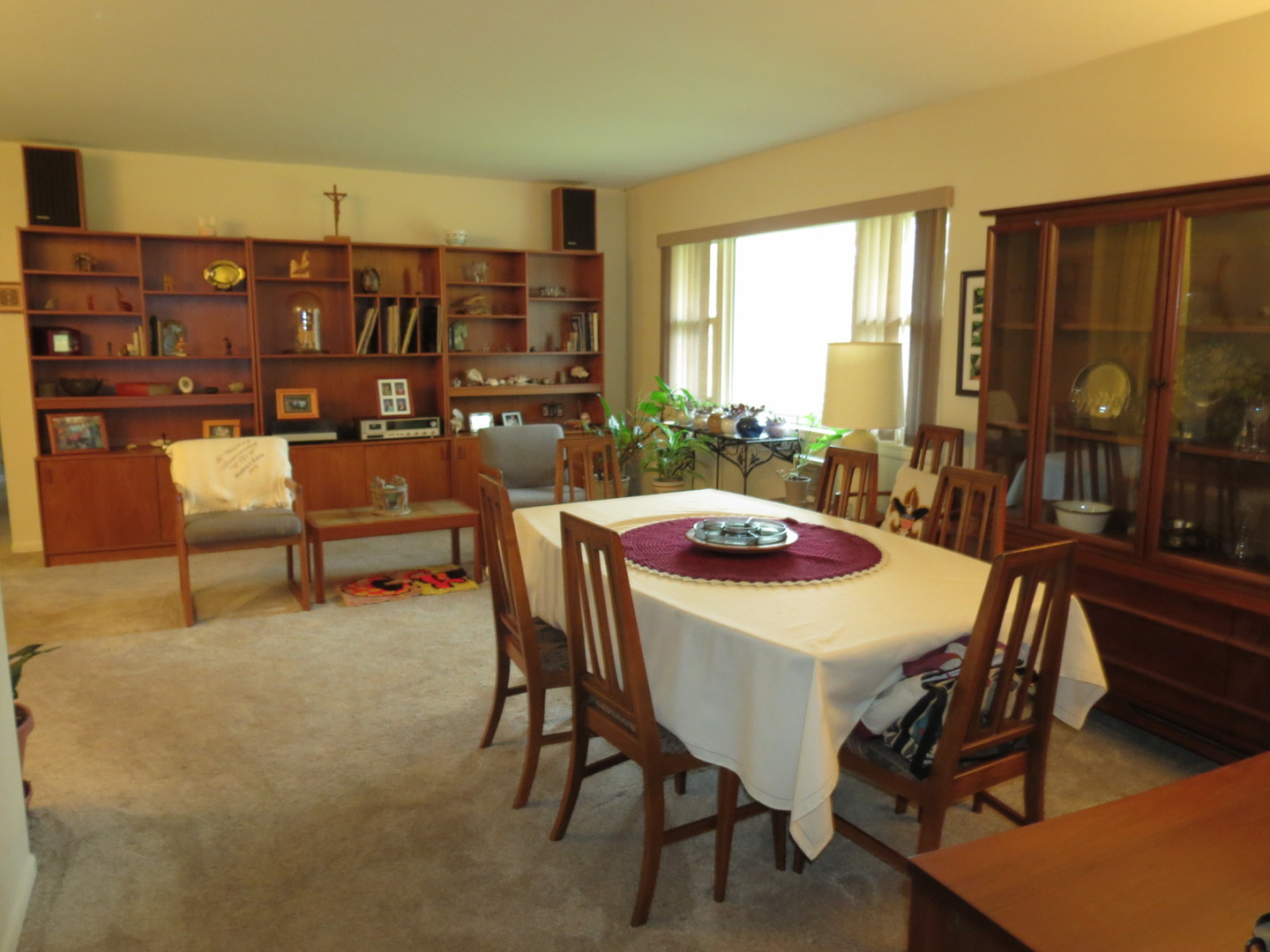 6829 Roberts Drive, Woodridge, IL 60517