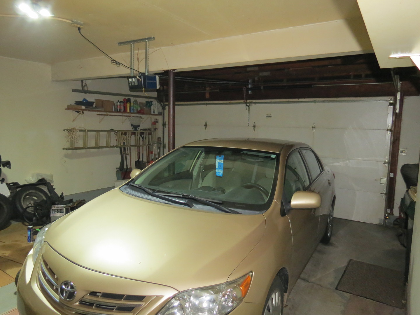 6829 Roberts Drive, Woodridge, IL 60517