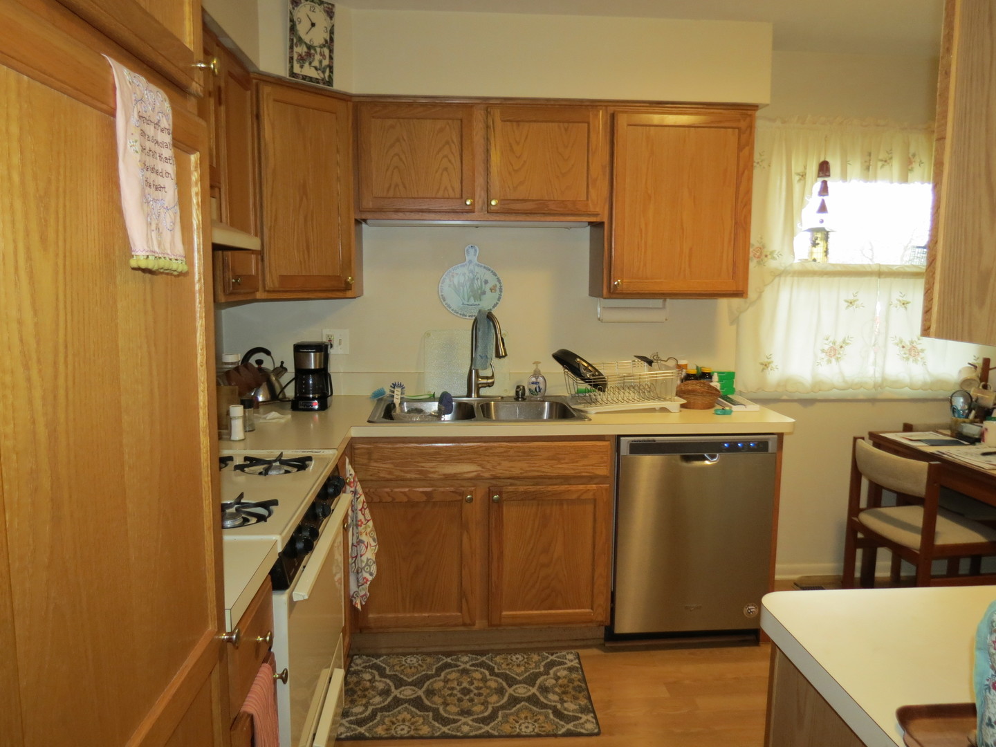 6829 Roberts Drive, Woodridge, IL 60517