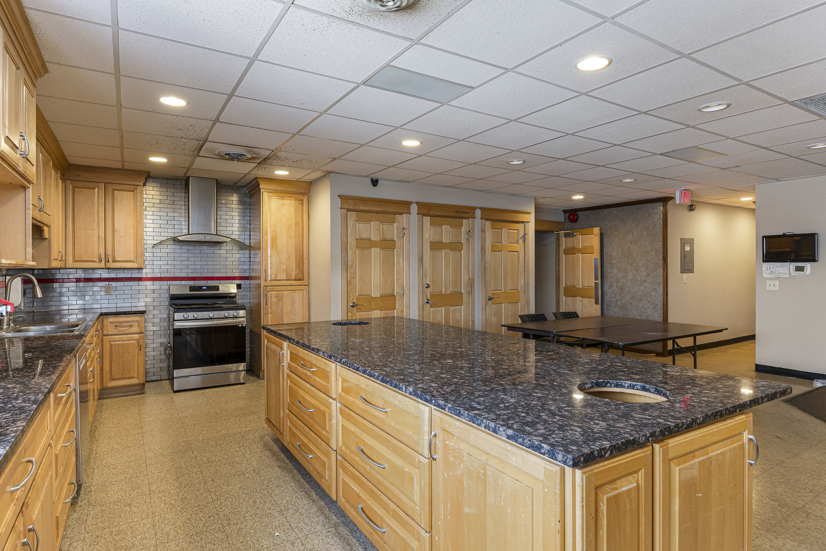 27W530 High Lake Avenue, Winfield, IL 60190