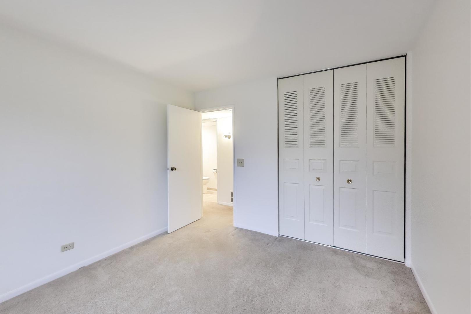 75 S 6th Avenue #204, La Grange, IL 60525