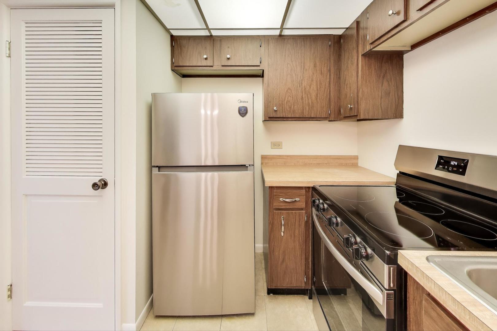 75 S 6th Avenue #204, La Grange, IL 60525