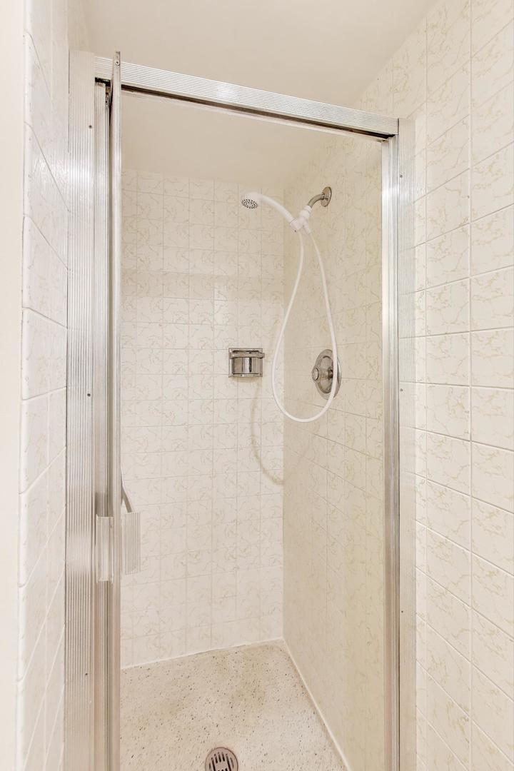 75 S 6th Avenue #204, La Grange, IL 60525