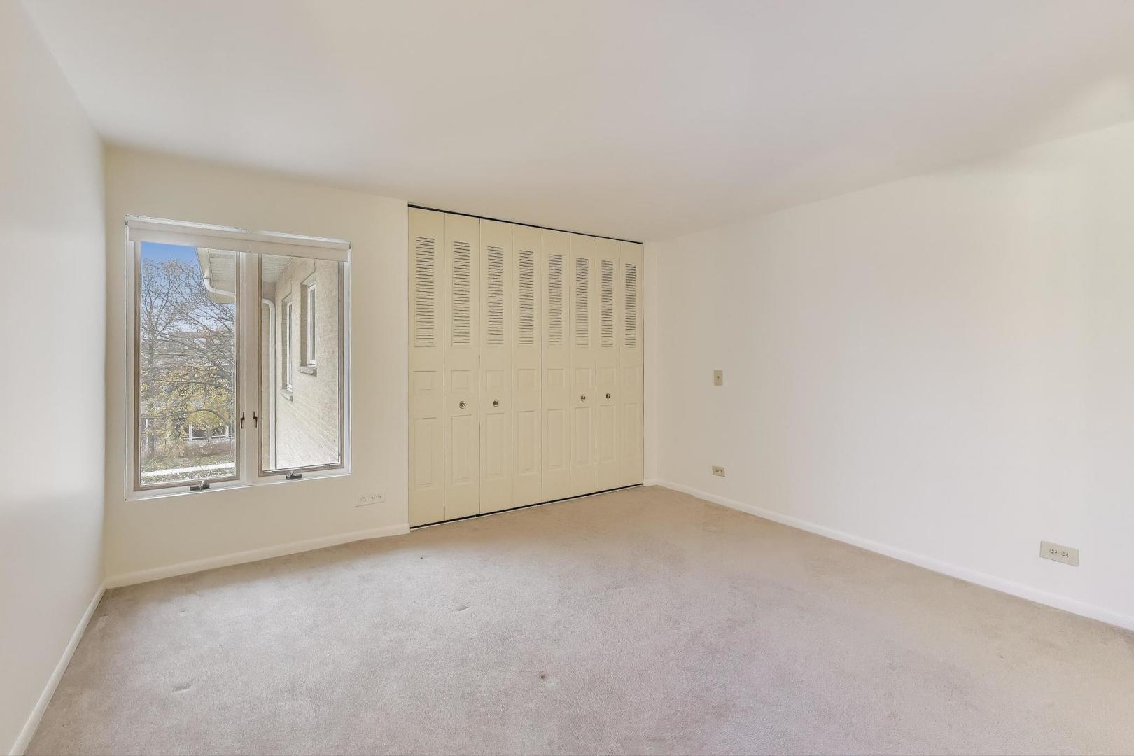 75 S 6th Avenue #204, La Grange, IL 60525