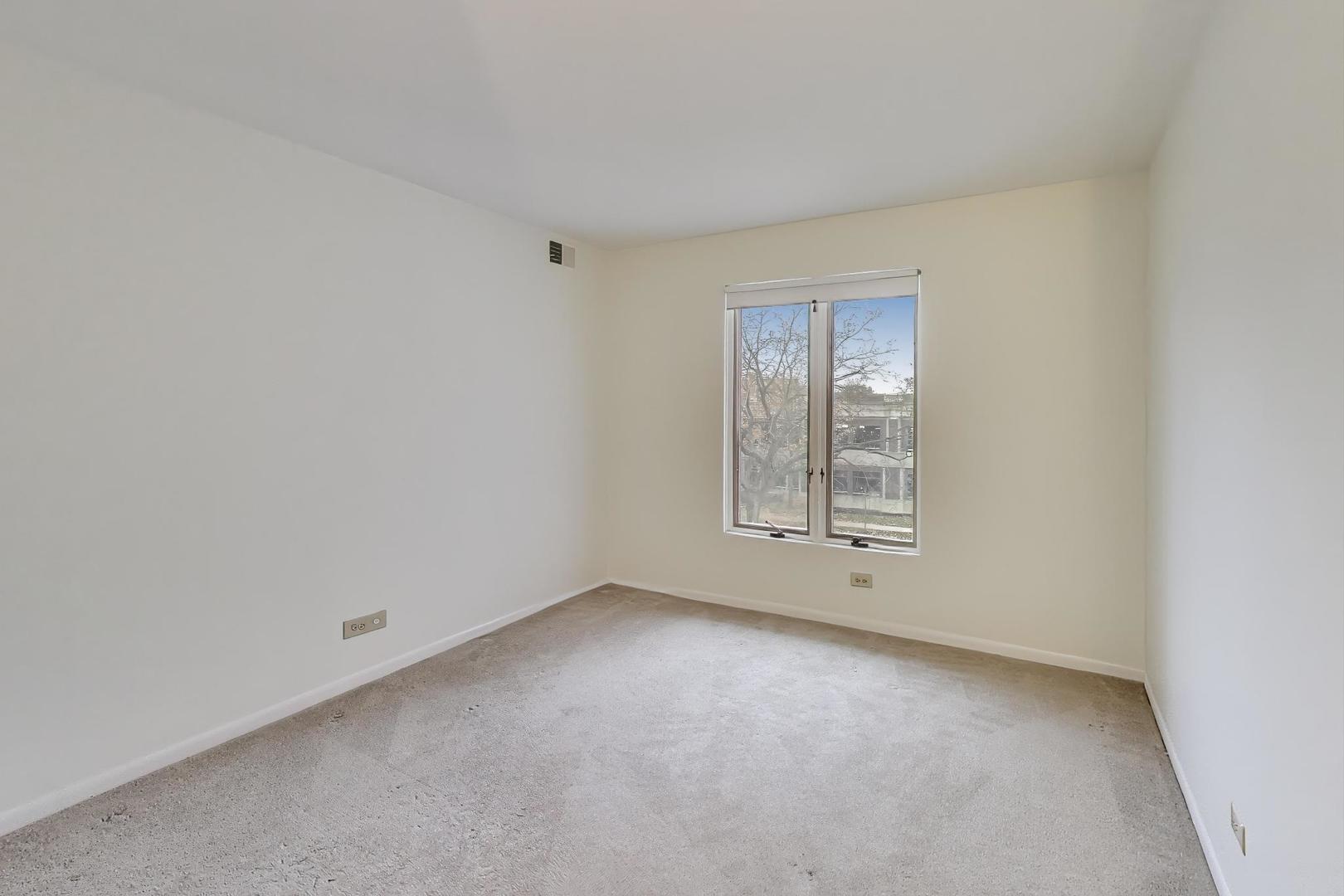 75 S 6th Avenue #204, La Grange, IL 60525