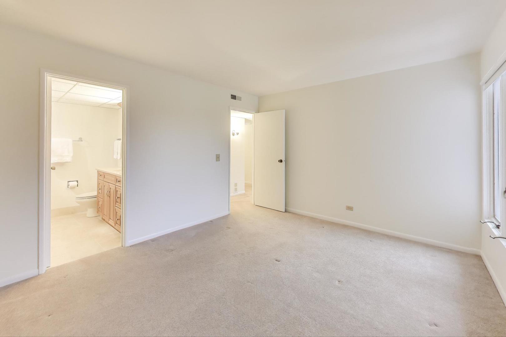 75 S 6th Avenue #204, La Grange, IL 60525