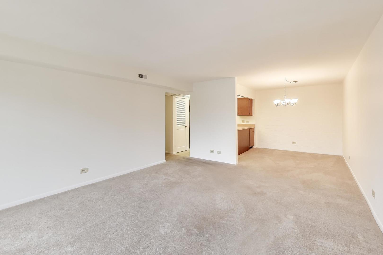 75 S 6th Avenue #204, La Grange, IL 60525