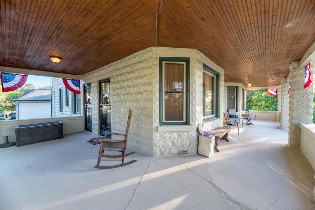 8611 Archer Avenue, Willow Springs, IL 60480