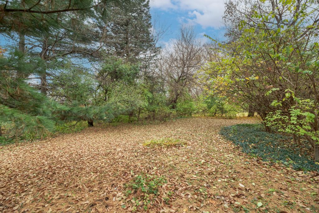 6410 Blackhawk Trail, Indian Head Park, IL 60525