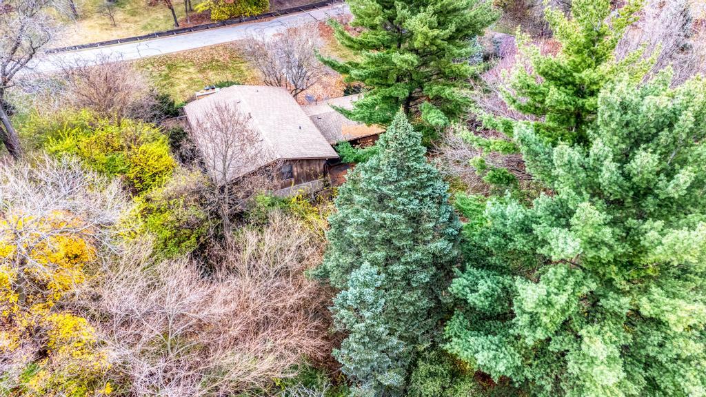 6410 Blackhawk Trail, Indian Head Park, IL 60525