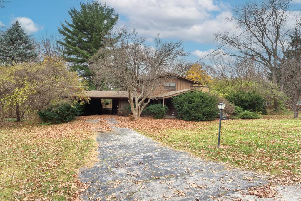 6410 Blackhawk Trail, Indian Head Park, IL 60525