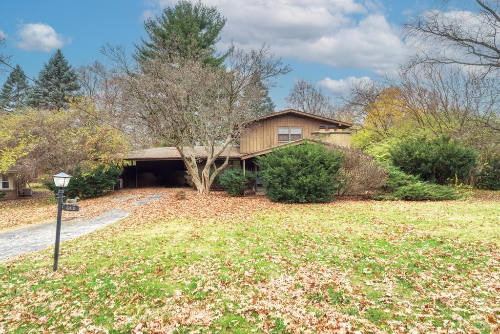 6410 Blackhawk Trail, Indian Head Park, IL 60525