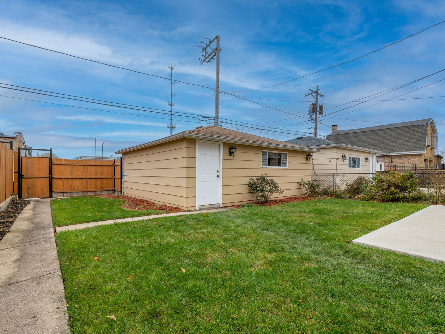 2520 N Neva Avenue, Chicago, IL 60707